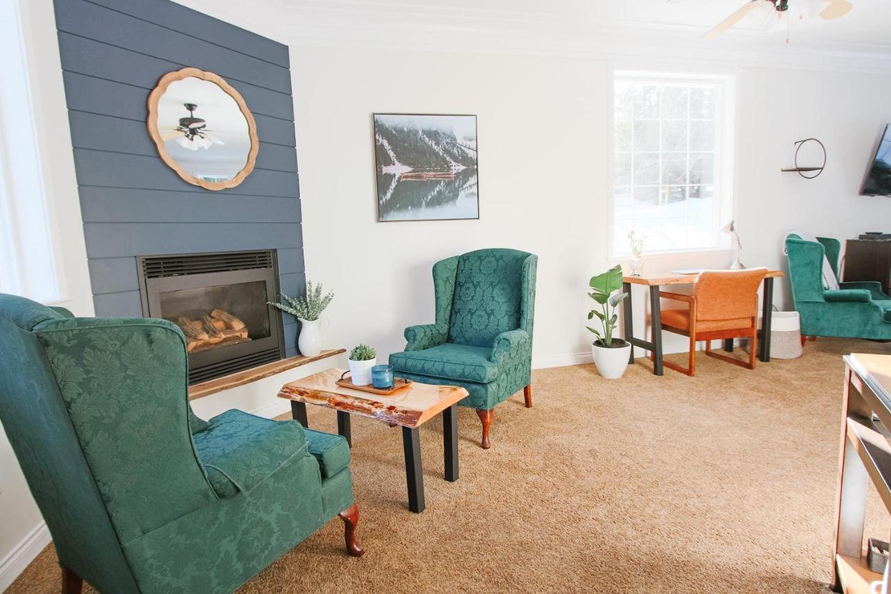 The Inn At The Ninth Hole Bed & Breakfast Salmon Arm Exterior foto
