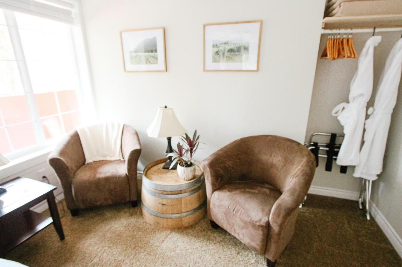 The Inn At The Ninth Hole Bed & Breakfast Salmon Arm Exterior foto