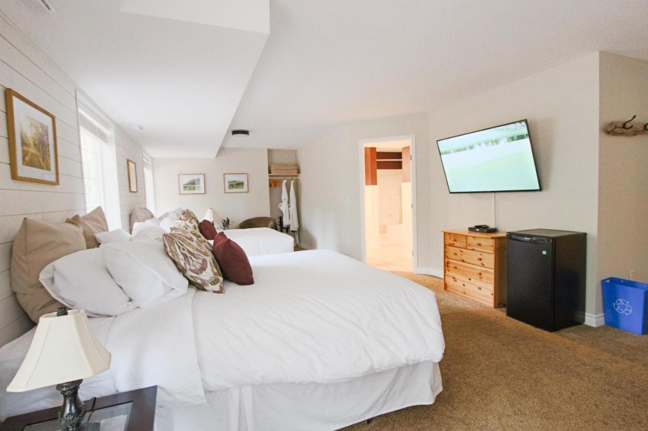 The Inn At The Ninth Hole Bed & Breakfast Salmon Arm Exterior foto