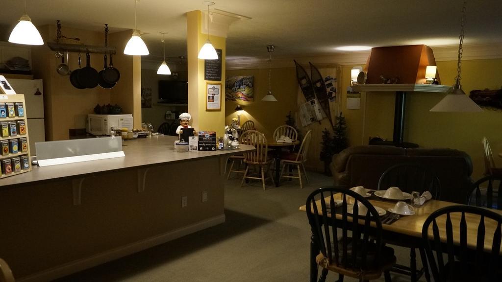 The Inn At The Ninth Hole Bed & Breakfast Salmon Arm Exterior foto
