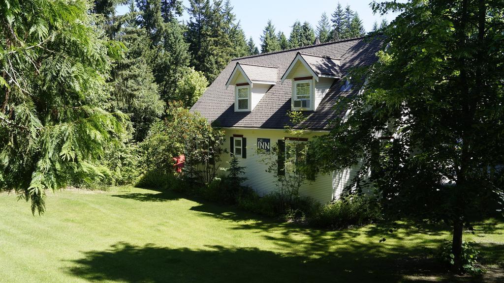 The Inn At The Ninth Hole Bed & Breakfast Salmon Arm Exterior foto