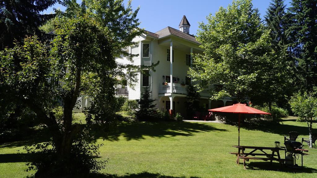 The Inn At The Ninth Hole Bed & Breakfast Salmon Arm Exterior foto