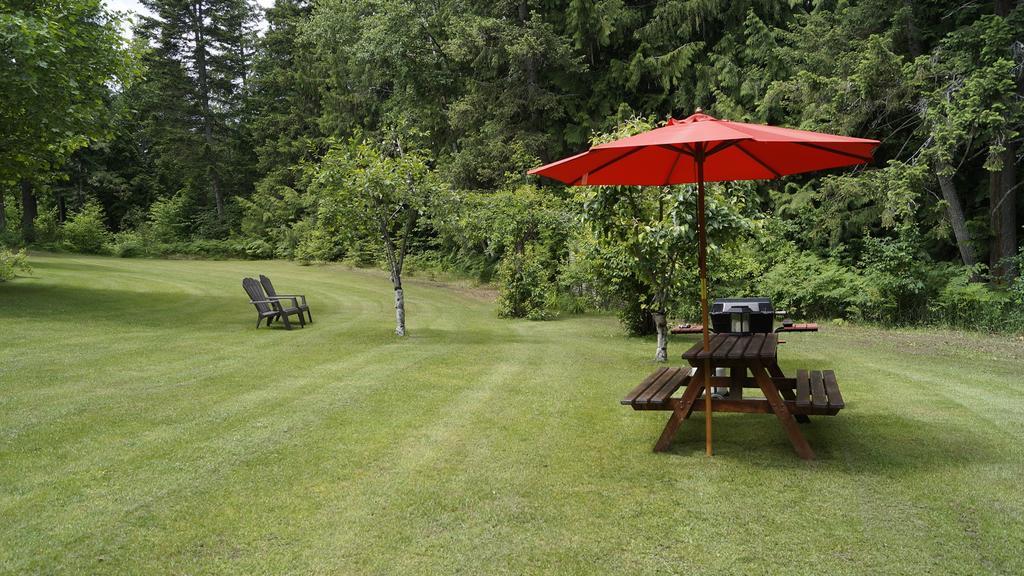 The Inn At The Ninth Hole Bed & Breakfast Salmon Arm Exterior foto