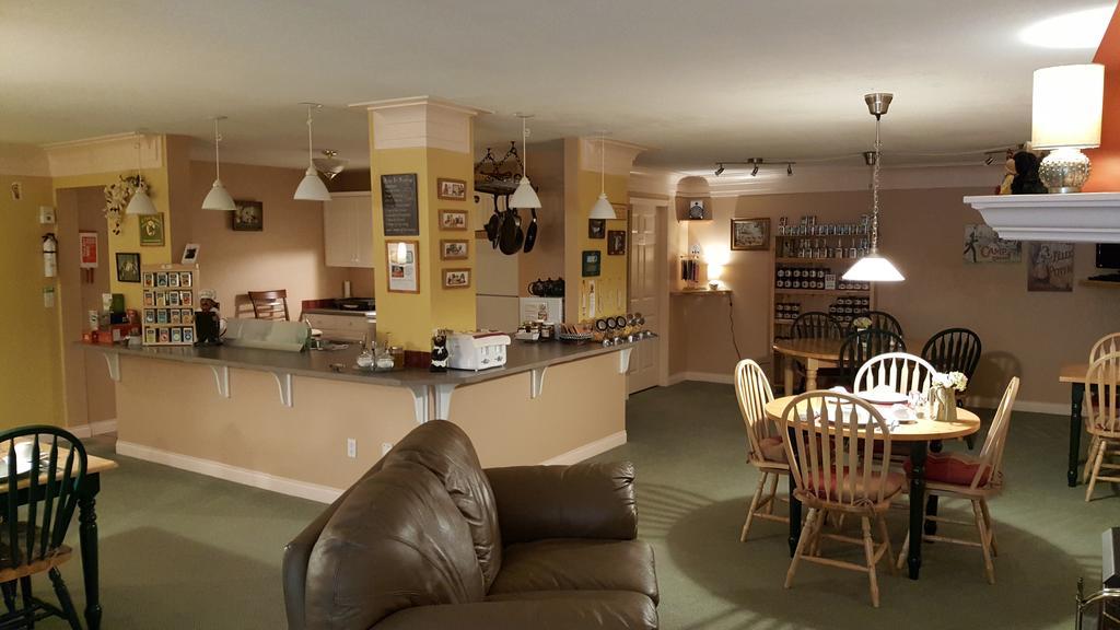 The Inn At The Ninth Hole Bed & Breakfast Salmon Arm Exterior foto