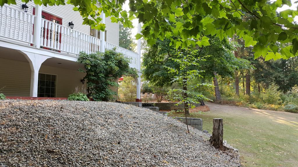 The Inn At The Ninth Hole Bed & Breakfast Salmon Arm Exterior foto