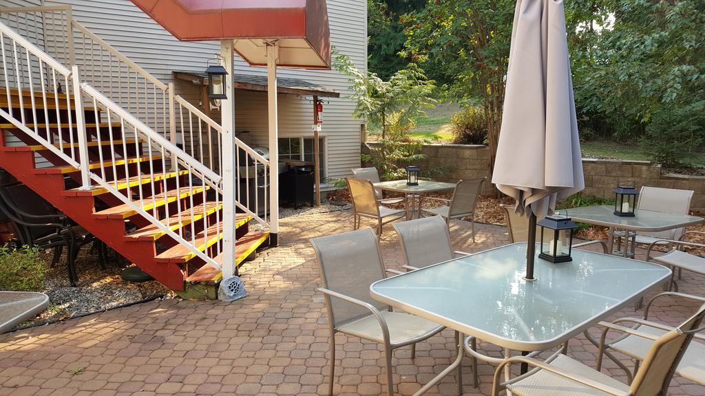 The Inn At The Ninth Hole Bed & Breakfast Salmon Arm Exterior foto