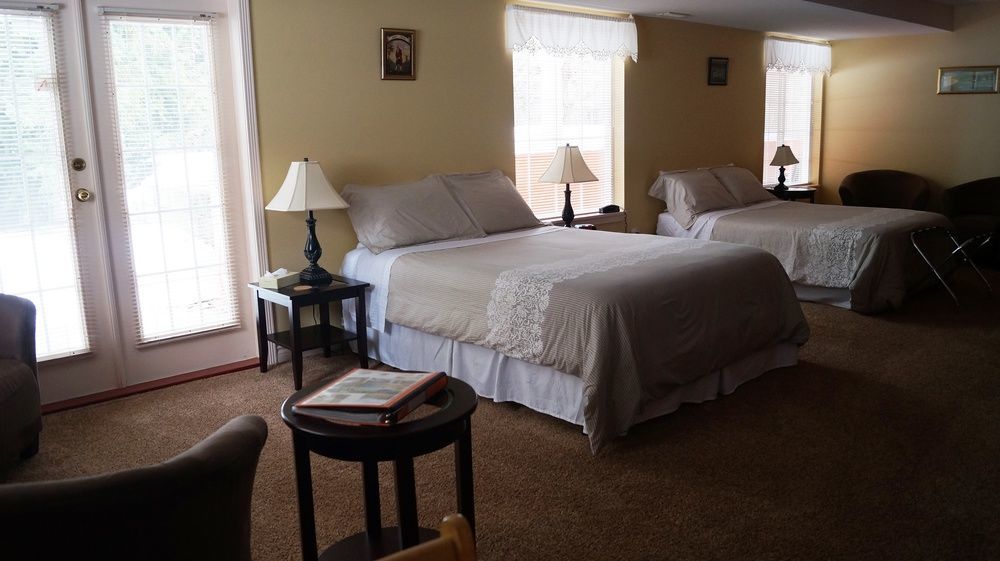 The Inn At The Ninth Hole Bed & Breakfast Salmon Arm Exterior foto