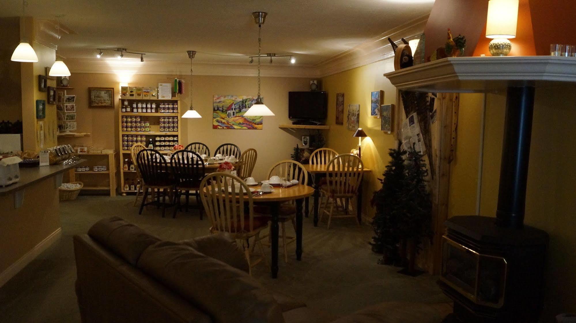 The Inn At The Ninth Hole Bed & Breakfast Salmon Arm Exterior foto